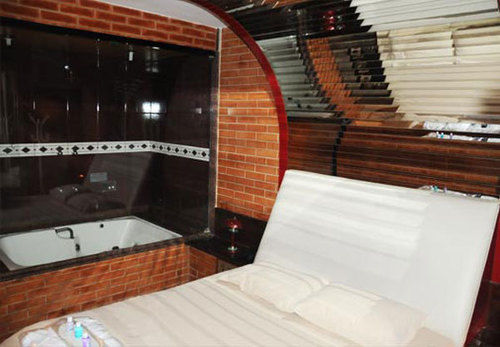 Hotel del amor Caricia 2*